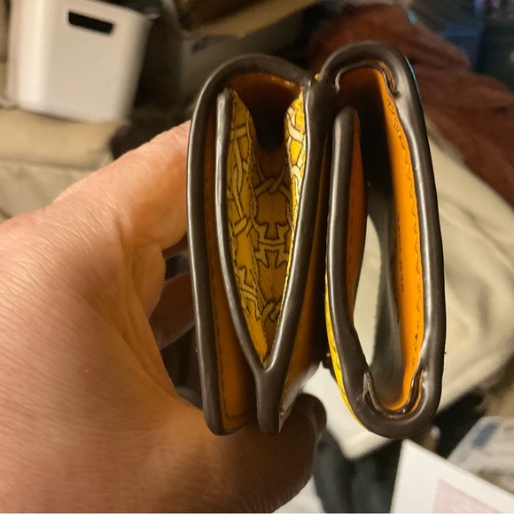 KATE SPADE-LINK TRI FOLD WALLET - Picture 3 of 9